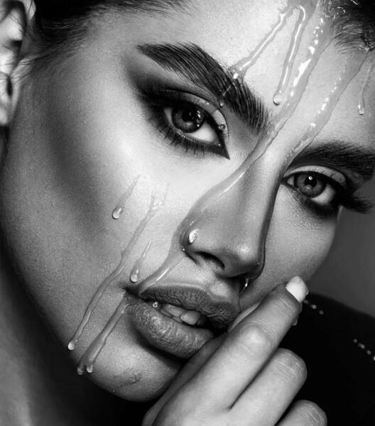 عکس مدل نقاشی سیاه قلم چهره خیس
