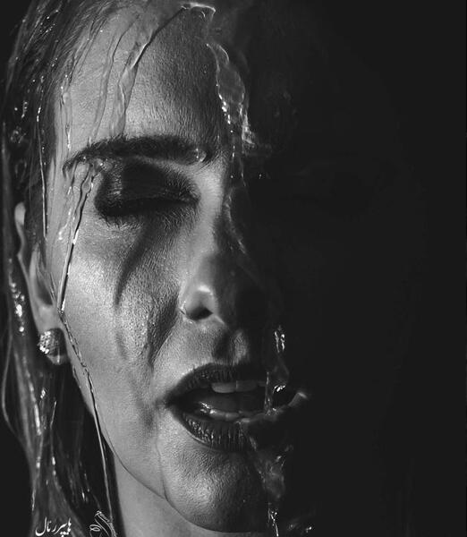 عکس مدل نقاشی سیاه قلم چهره خیس