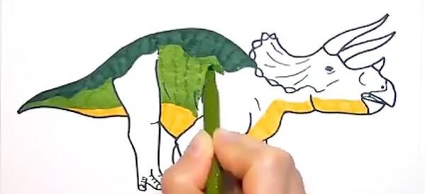 عکس نقاشی کودکانه دایناسور وحشی