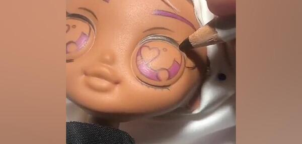 عکس نقاشی روی صورت عروسک