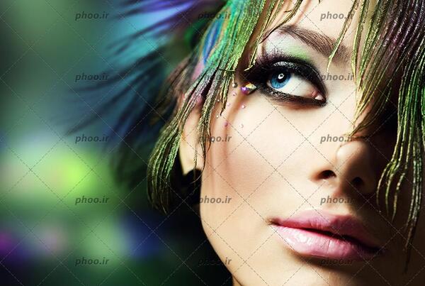 عکس نقاشی روی صورت طاووس