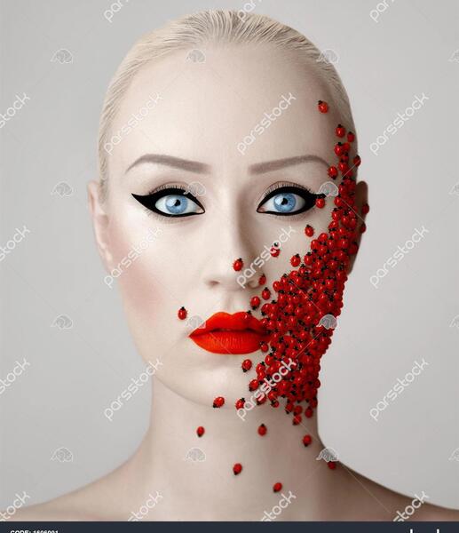 عکس نقاشی روی صورت زنانه