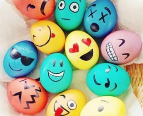 عکس نقاشی صورت روی تخم مرغ