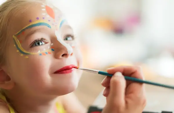 عکس نقاشی روی صورت با گواش پسرانه