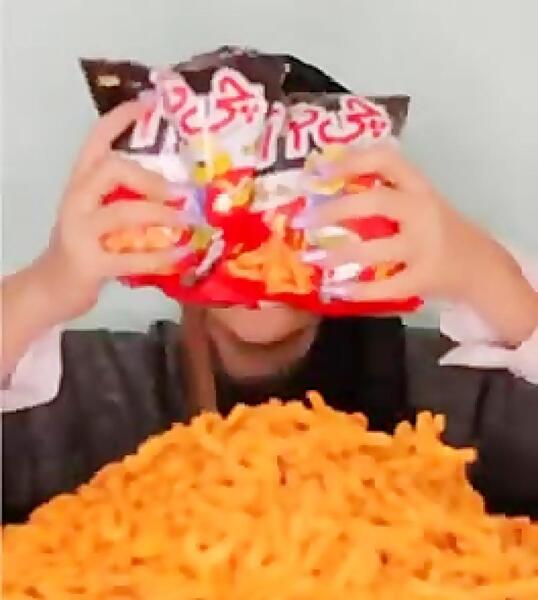 عکس مونا فود بلاگر