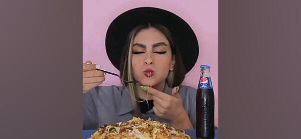 عکس مونا فود بلاگر