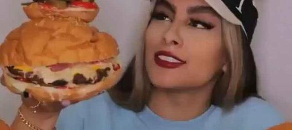 عکس مونا فود بلاگر
