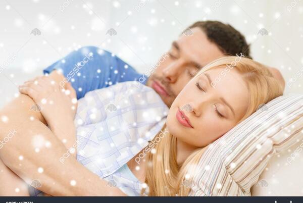 عکس خوابیدن بغل عشقت