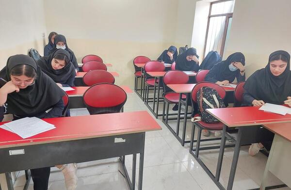 عکس کلاس دبیرستان دخترانه
