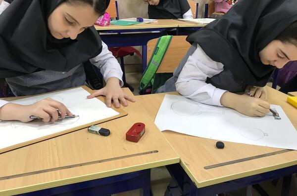 عکس کلاس دبیرستان دخترانه