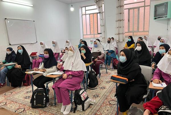 عکس کلاس دبیرستان دخترانه