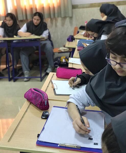 عکس کلاس دبیرستان دخترانه
