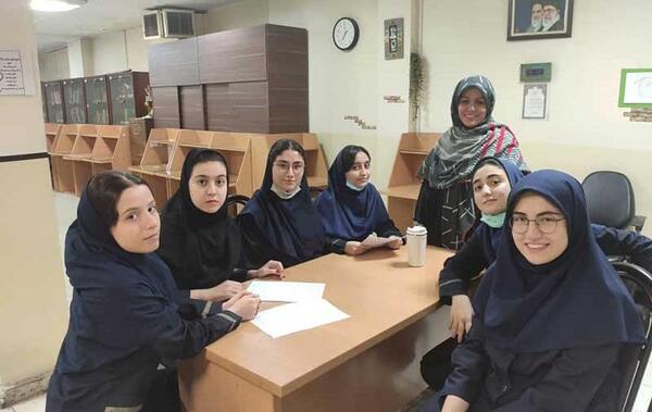 عکس کلاس دبیرستان دخترانه
