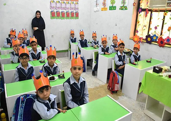 عکس معلم دبیرستان دخترانه