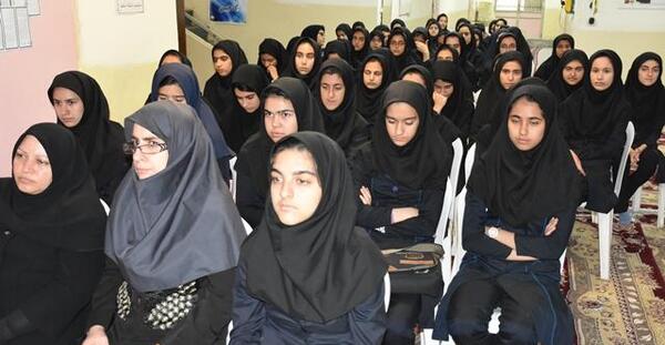 عکس معلم دبیرستان دخترانه