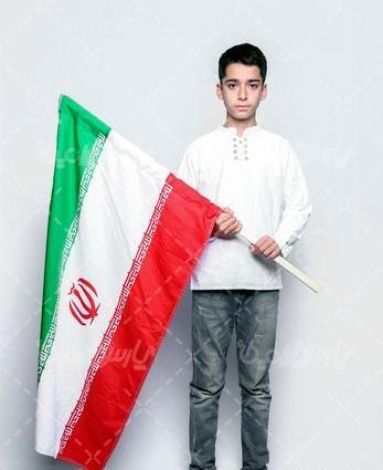 عکس پرچم ایران روی دست کودکان
