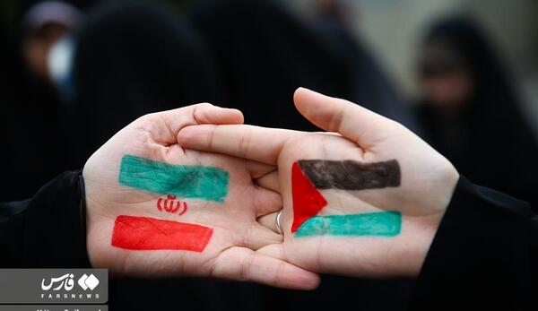 عکس سوختن پرچم آمریکا