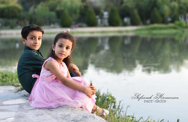 ژست عکس لب رودخانه