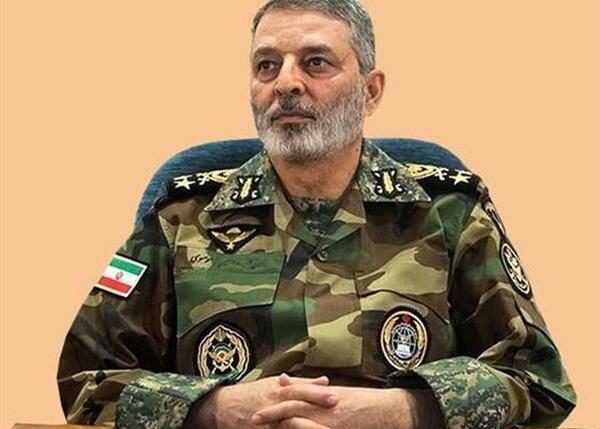 ژست عکس با لباس نظامی