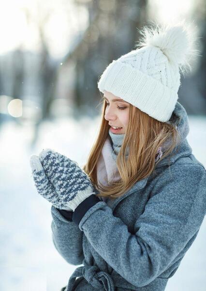 مدل ژست عکس در برف