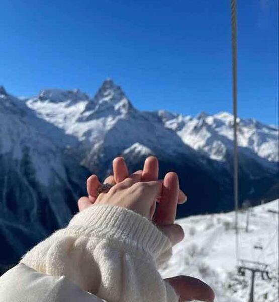 ژست عکس برفی عاشقانه
