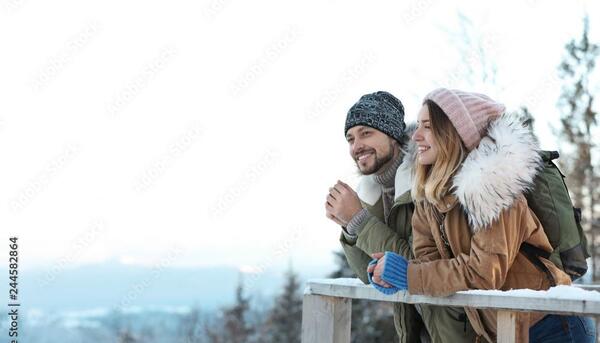 ژست عکس برفی عاشقانه