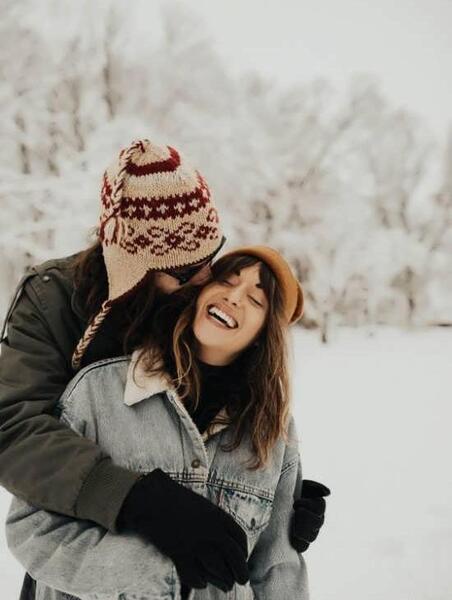 ژست عکس برفی دونفره