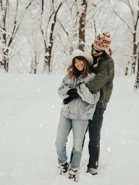 ژست عکس برفی دونفره
