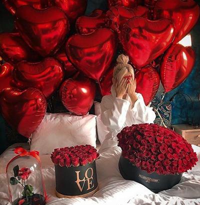 ژست عکس ولنتاین با کیک