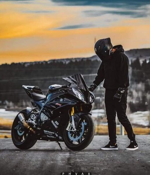 ژست عکس با موتور سنگین