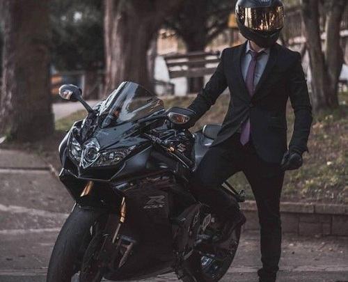 ژست عکس با موتور تریل