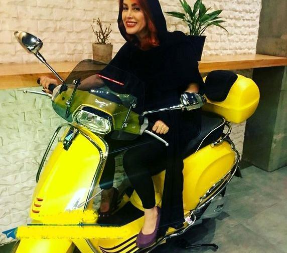 ژست عکس با موتور دخترونه