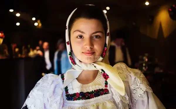 ژست عکس با لباس بلوچی
