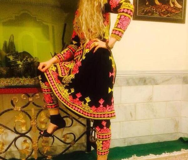 ژست عکس با لباس بلوچی