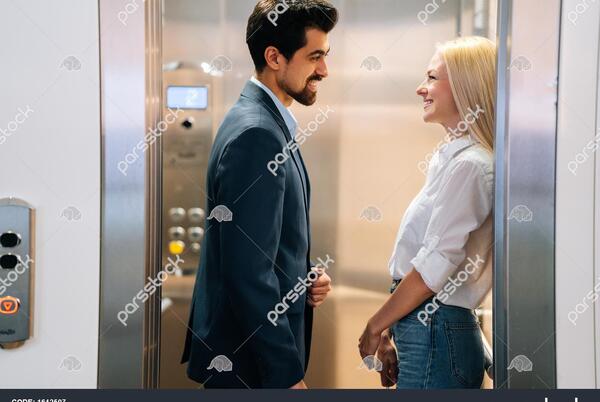 ژست عکس تو آسانسور