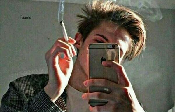 ژست عکس با آینه پسرانه