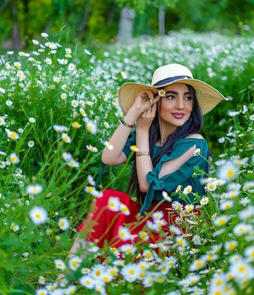 ژست عکس با گل بابونه