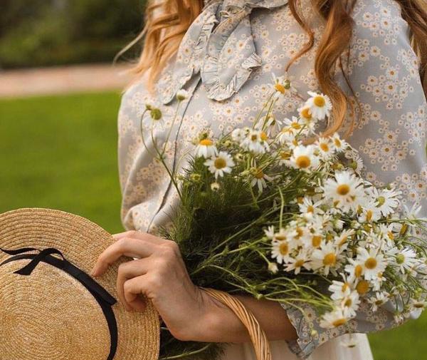 ژست عکس با گل بابونه