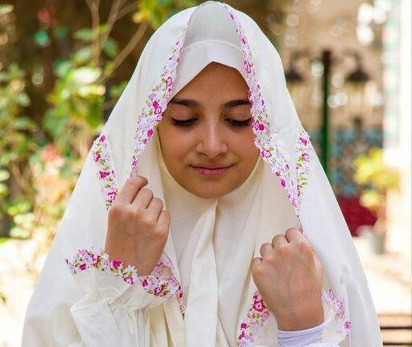 ژست عکس با چادر نماز