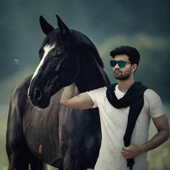 ژست عکس پسرانه با اسب