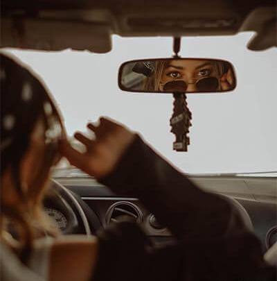 ژست عکس با ماشین شاسی
