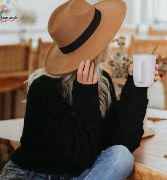 ژست عکس با کلاه اسپرت