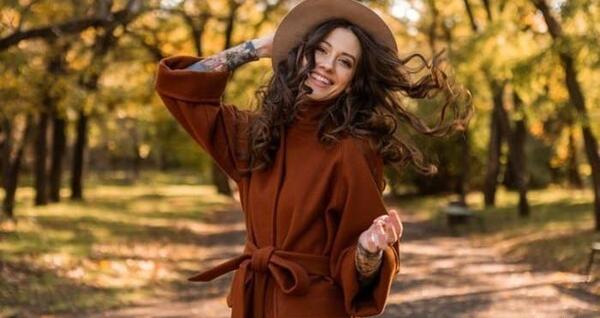 عکس ژست های عکاسی دخترانه پاییزی