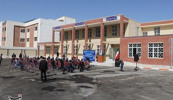 عکس حیاط مدرسه خارجی