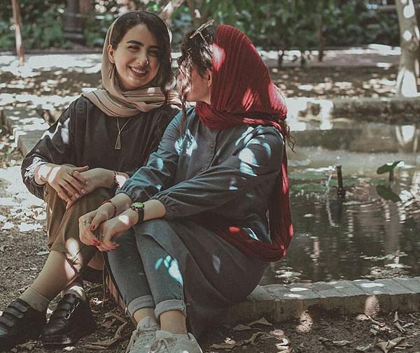ژست عکس با لباس مدرسه