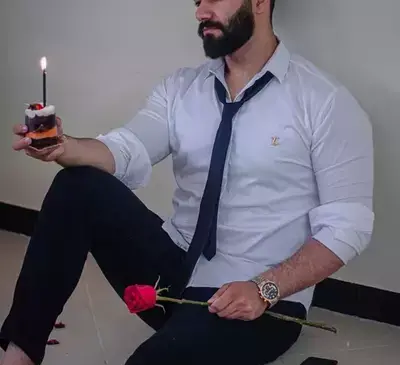 ژست عکس تولد برای مرد