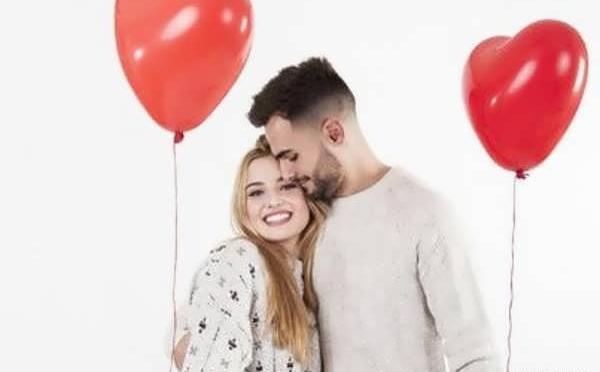 عکس ژست عکاسی تولد دونفره عاشقانه