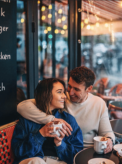 عکس ژست عکاسی تولد دونفره عاشقانه