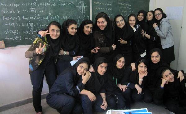 عکس مدرسه دخترانه کلاس اول