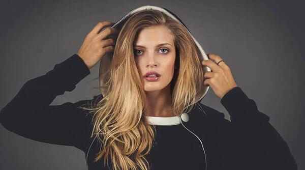 عکس ژست عکاسی دخترانه اتلیه